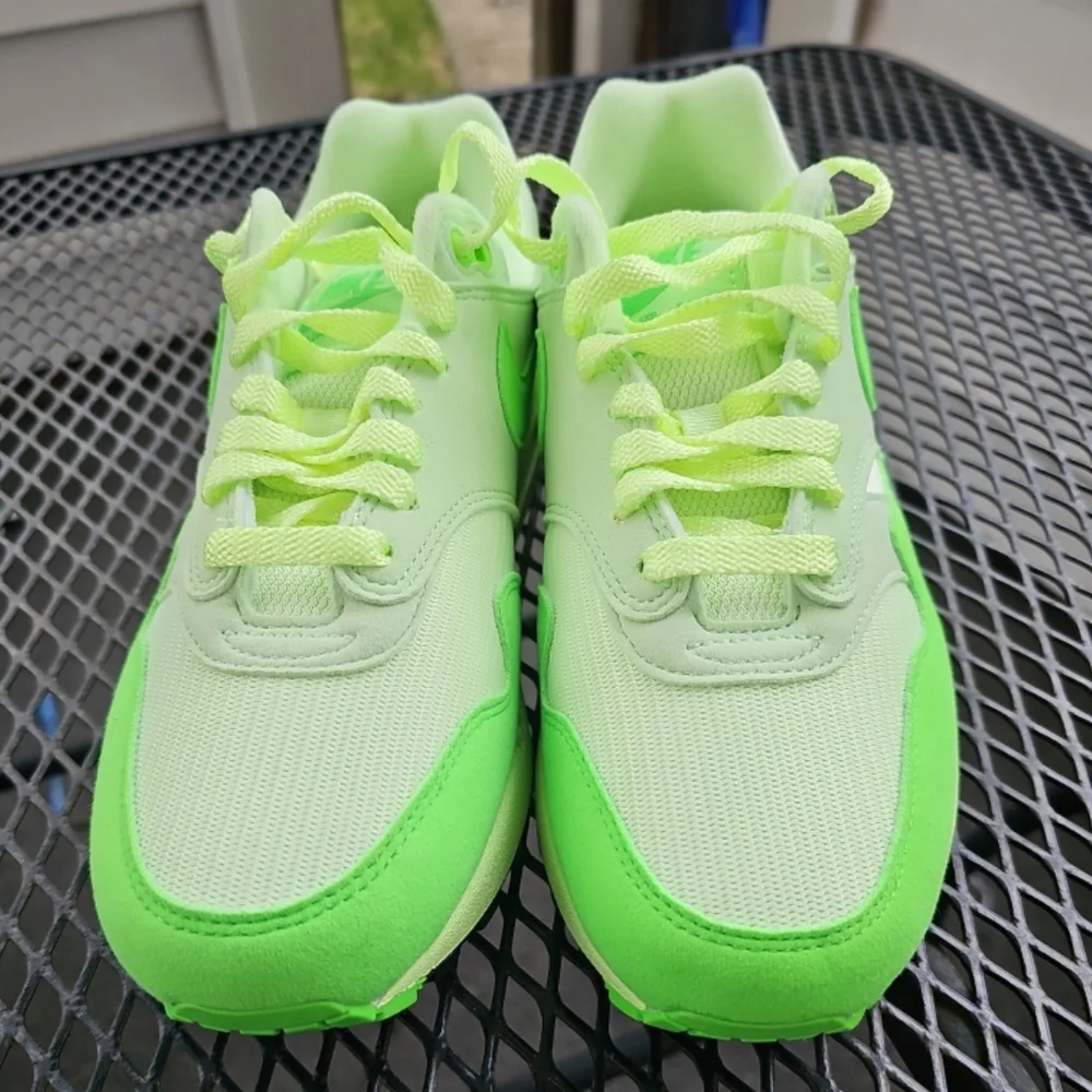 Nike Air Max 1 '87 Vapor Green/Green Strike/Volt Womens sizes HJ7329-376 - Picture 2 of 8